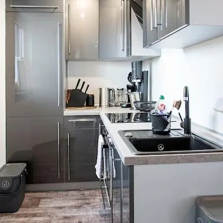 Schoene 2-zimmerwhg 2-4 Personen, Gut Angebunden Apartment
